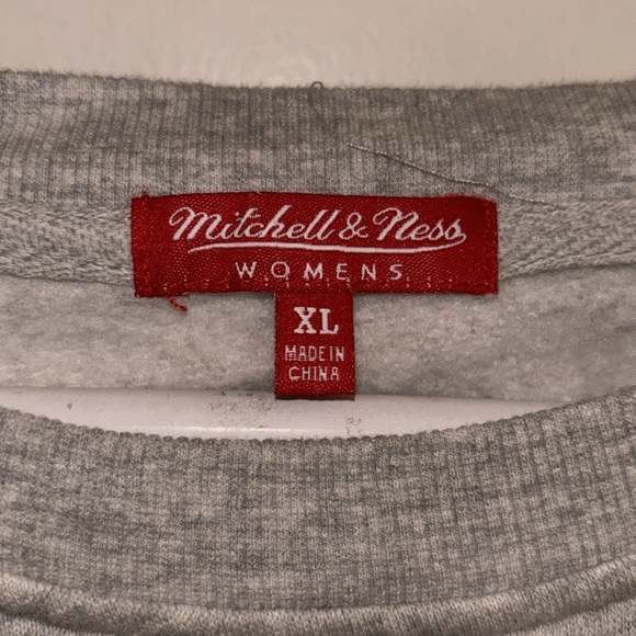 ⛹🏻‍♂️ {PRICE FIRM} Mitchell & Ness ‘23 Georgetown University Crewneck - Picture 7 of 9